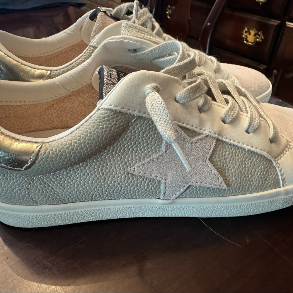 Vintage Havana sneakers, size 9